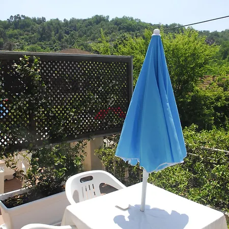 La Pergola Private Parking Vezzano Ligure