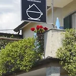 La Pergola Private Parking 招待所 2*