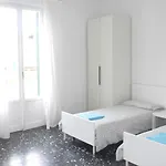 La Pergola Private Parking 招待所 2*