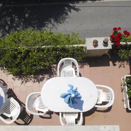 La Pergola Private Parking 2* 韦扎诺利古勒