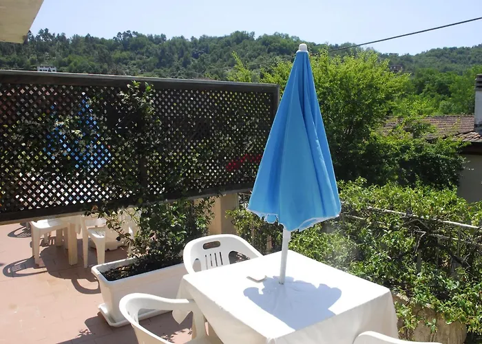 La Pergola Private Parking 2* Vezzano Ligure